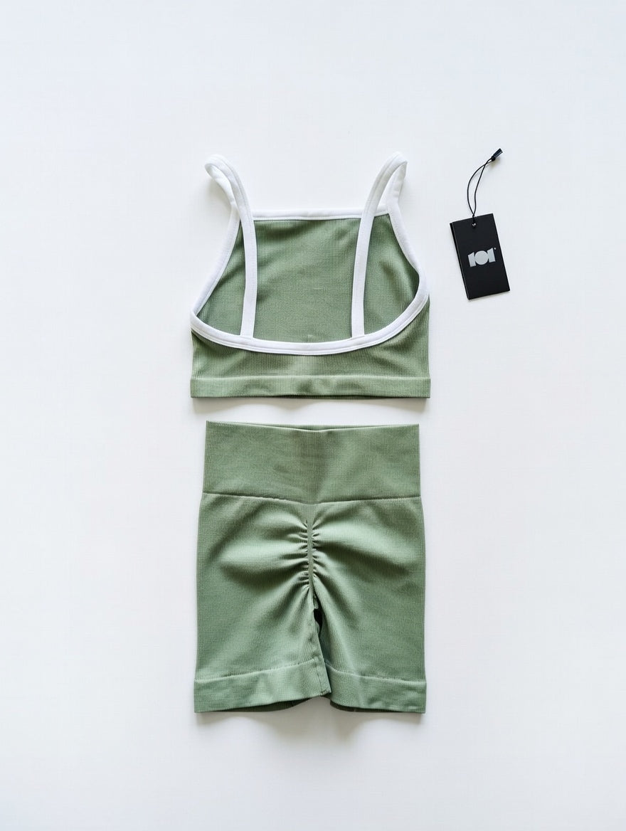 SET CONJUNTO DEPORTIVO TOP SIN MANGAS Y SHORT