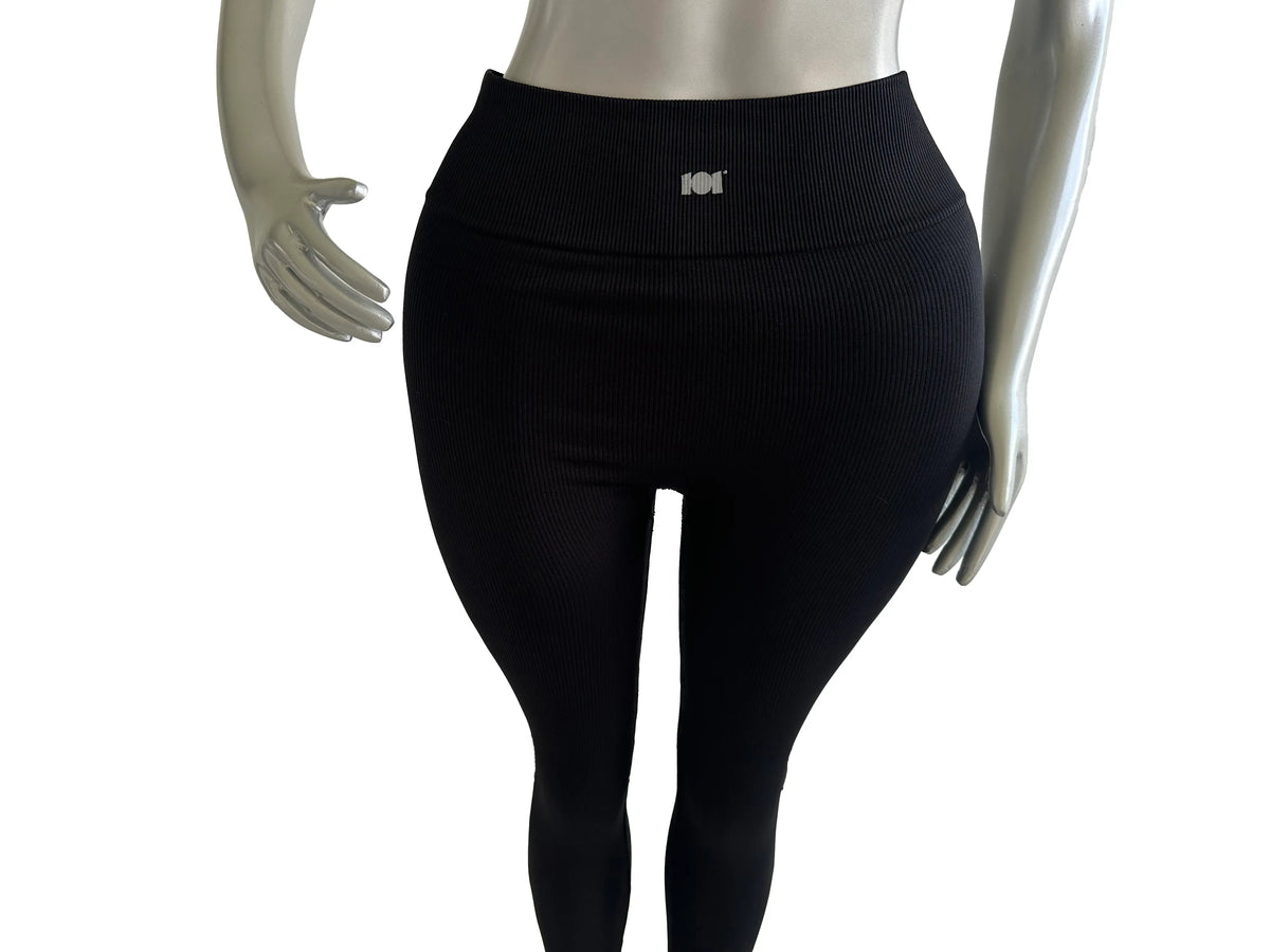 SET CONJUNTO DEPORTIVO TOP SIN MANGAS Y LEGGINS