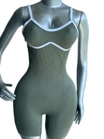 ENTERIZO DEPORTIVO CON SHORT SIN MANGAS