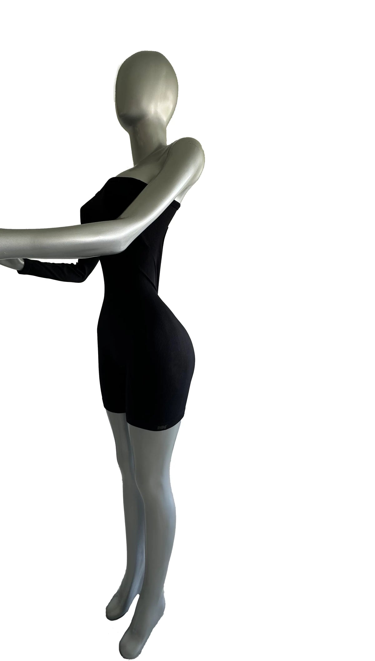 ENTERIZO DEPORTIVO DE SHORT Y UNA MANGA LARGA