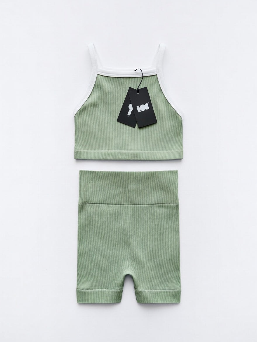 SET CONJUNTO DEPORTIVO TOP SIN MANGAS Y SHORT