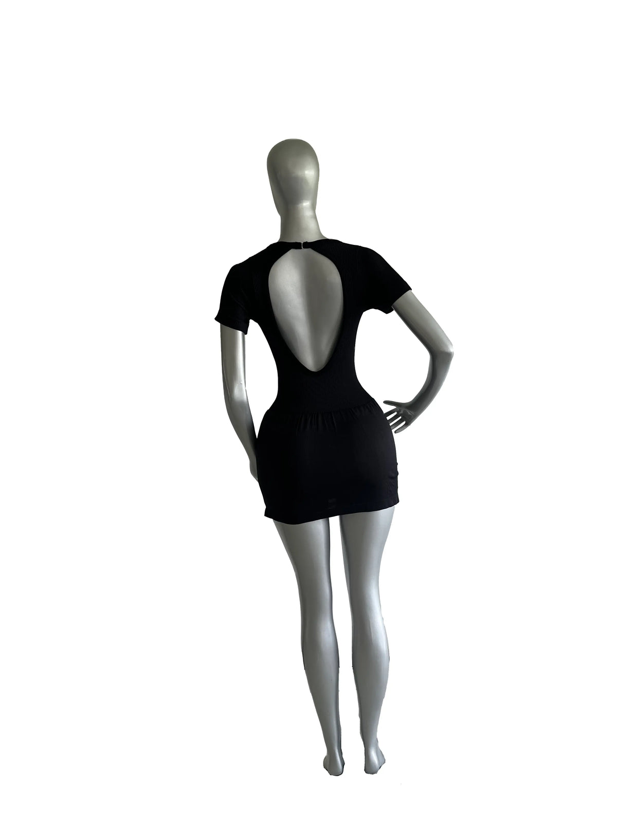 ENTERIZO DEPORTIVO DE MANGA CORTA Y FALDA