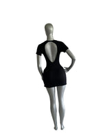 ENTERIZO DEPORTIVO DE MANGA CORTA Y FALDA