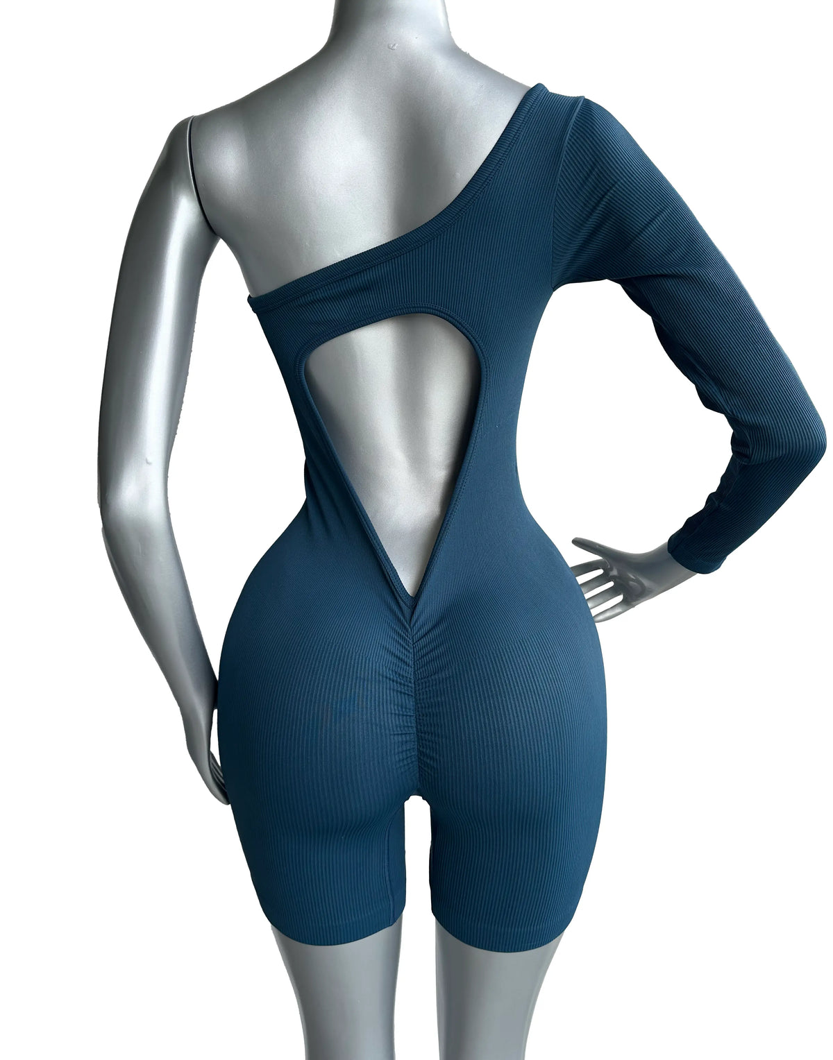 ENTERIZO DEPORTIVO CON UNA MANGA LARGA Y SHORT