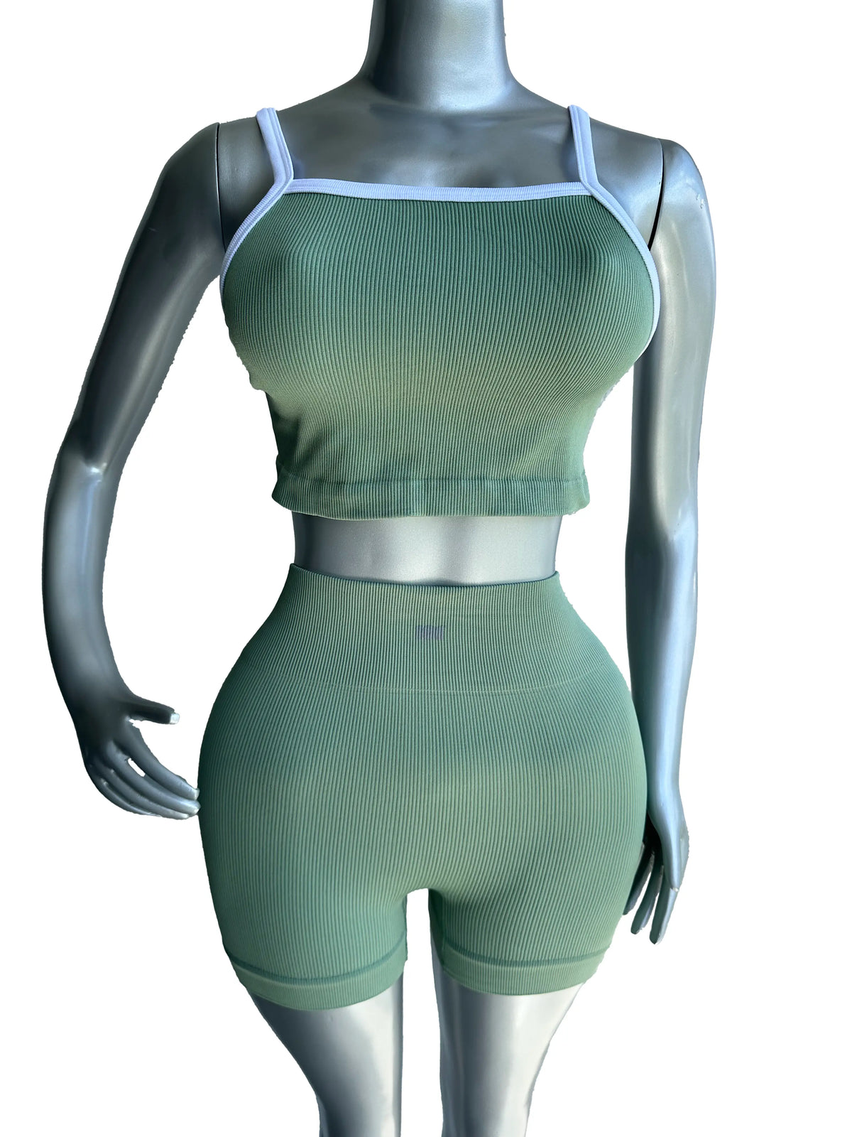 SET CONJUNTO DEPORTIVO TOP SIN MANGAS Y SHORT