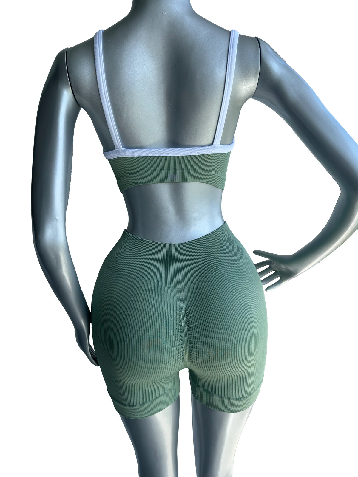 SET CONJUNTO DEPORTIVO TOP SIN MANGAS Y SHORT