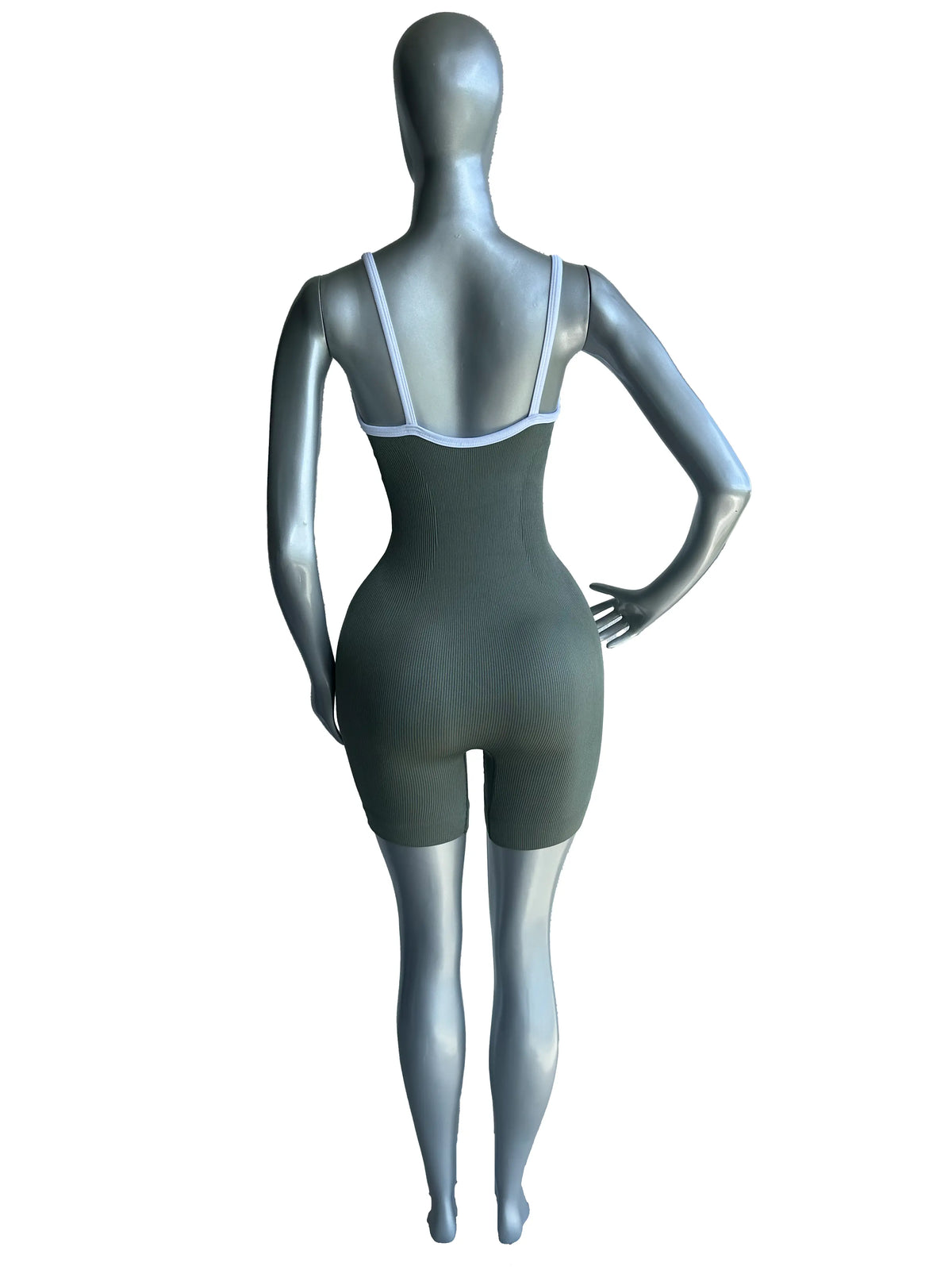 ENTERIZO DEPORTIVO CON SHORT SIN MANGAS