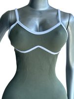 ENTERIZO DEPORTIVO CON SHORT SIN MANGAS