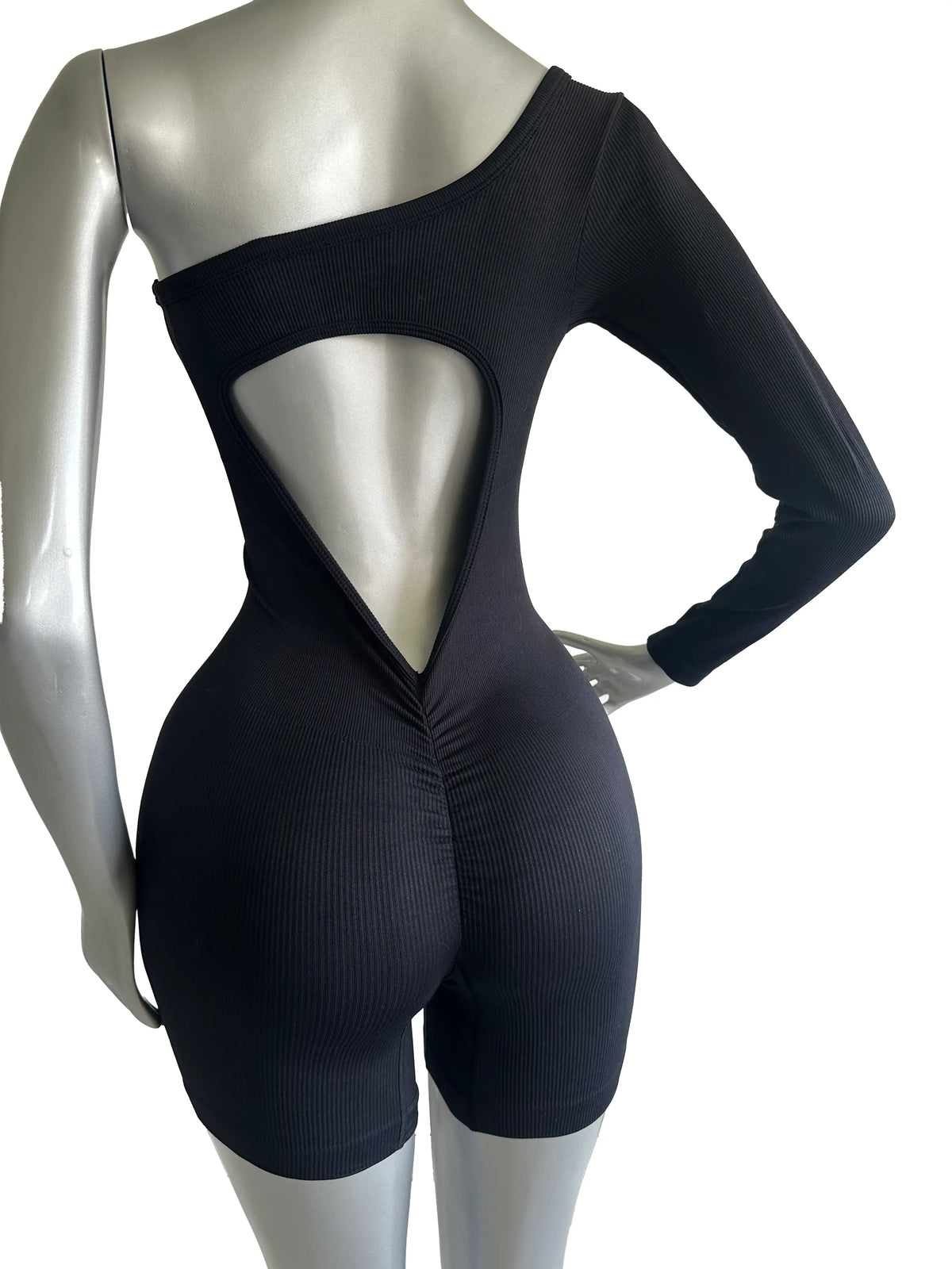 ENTERIZO DEPORTIVO DE SHORT Y UNA MANGA LARGA