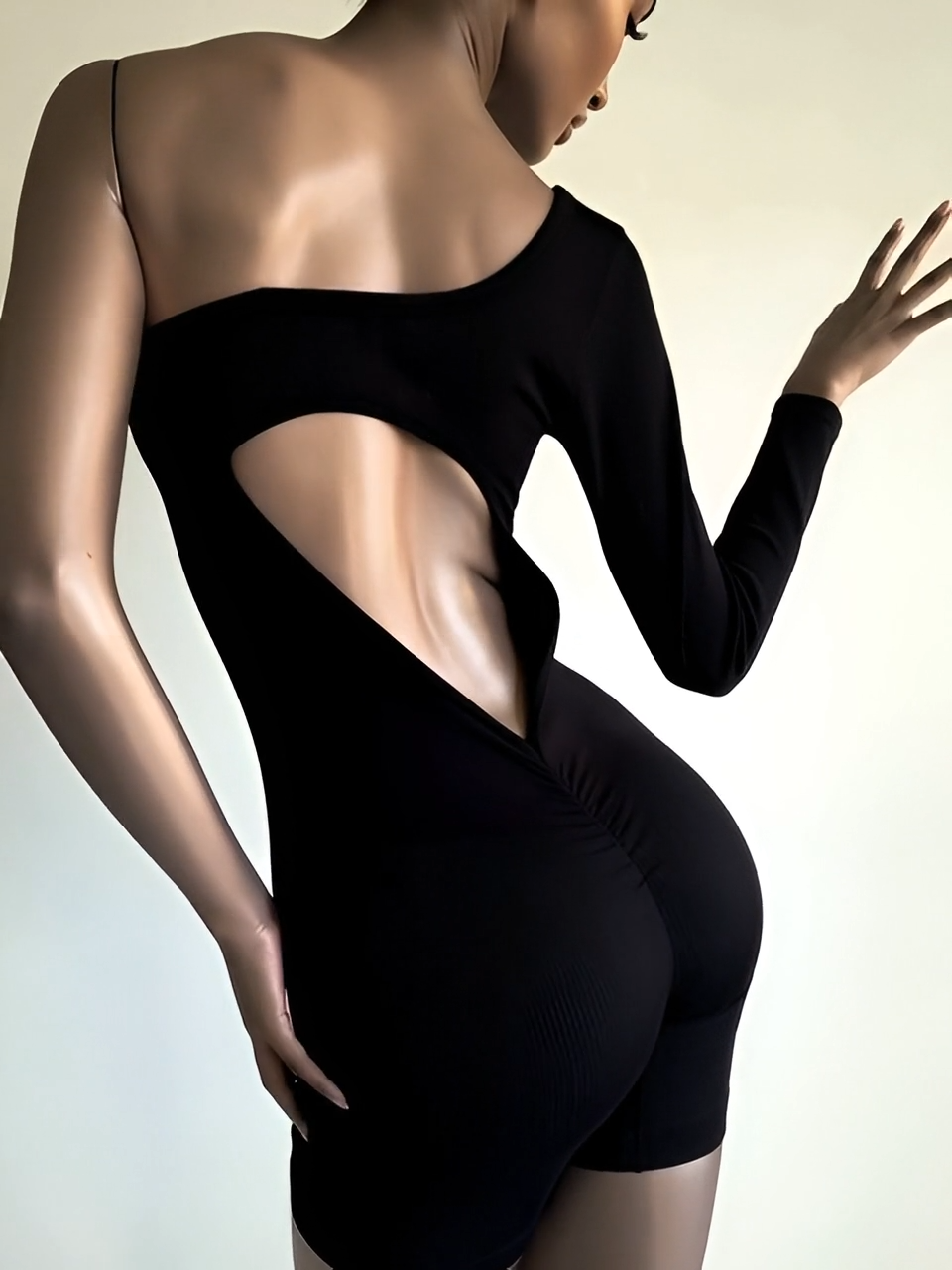 ENTERIZO DEPORTIVO DE SHORT Y UNA MANGA LARGA